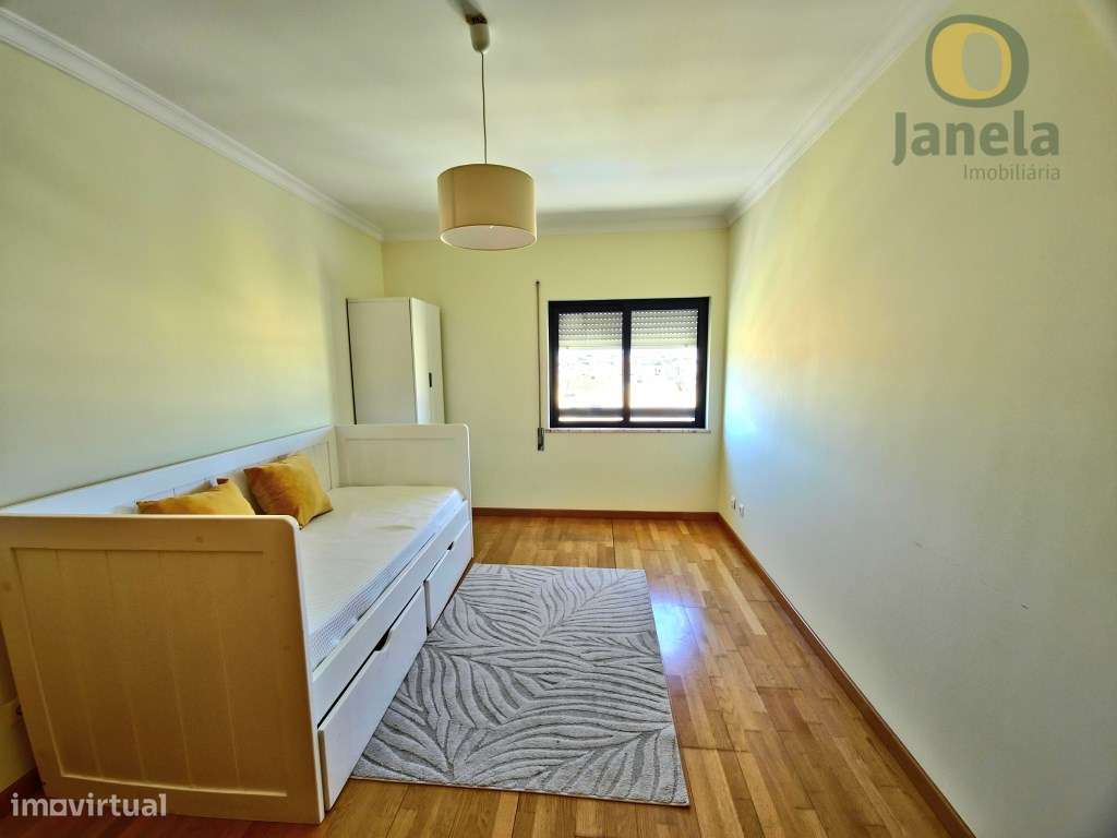 T2 grande com muita luz, duas varandas e boa localização em Faro-26