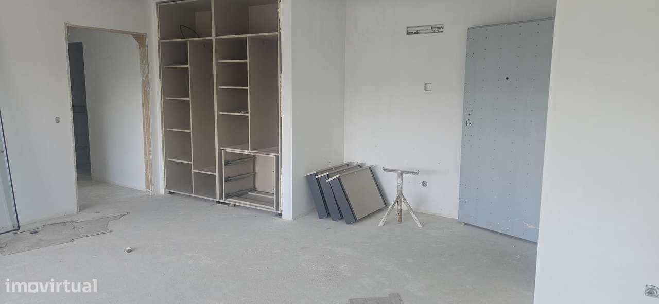 Apartamentos novis em fase de acabamentos.-0