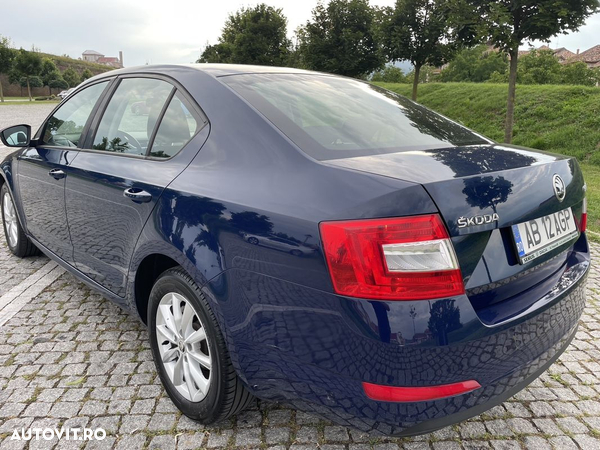 Skoda Octavia 1.6 TDI AMBITION - 9