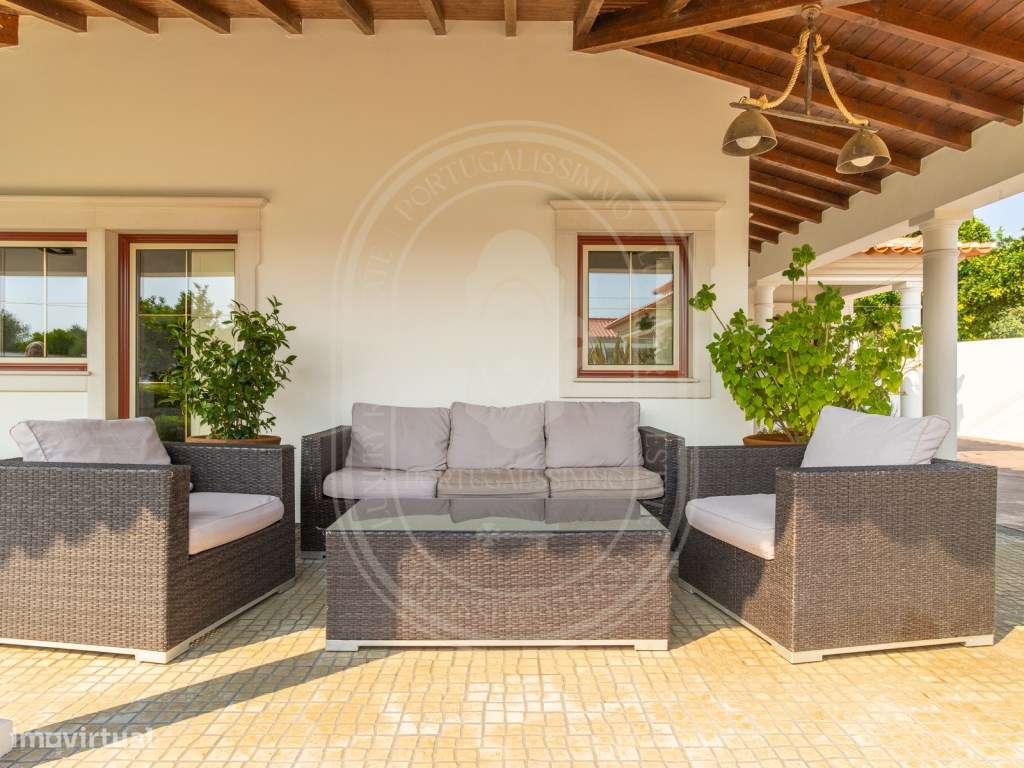 Moradia de Luxo T4+2, Remodelada, Mobilada, Piscina, Salão de Jogos...-33