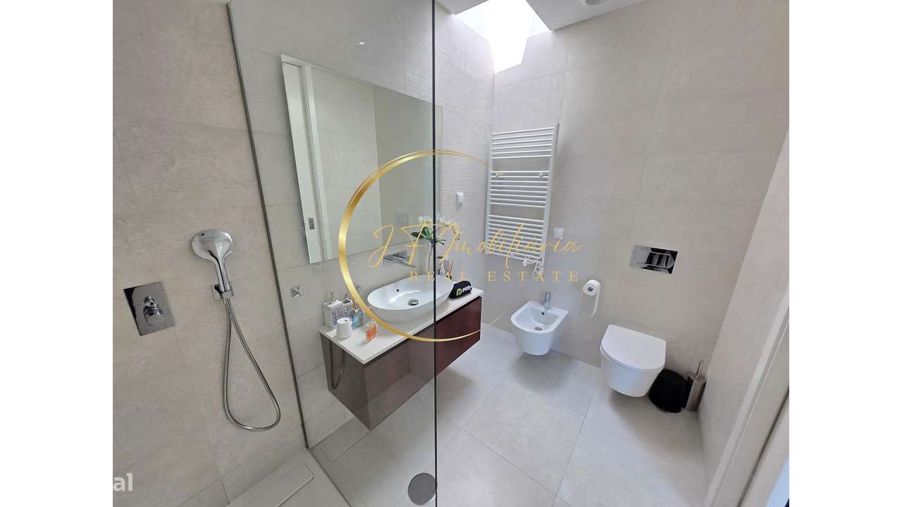 Moradia T4 de Luxo com Jardim-46