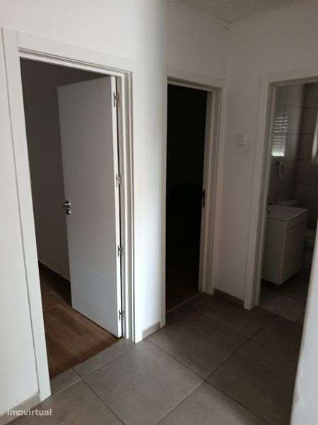 T2 com logradouro e 2 WC, Feijó 299 mil - Grande imagem: 4/8