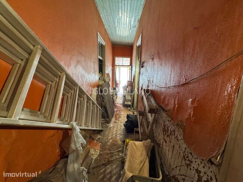 Imóvel Por Reconstruir Destinado a Habitação ou Comércio - Grande imagem: 4/9