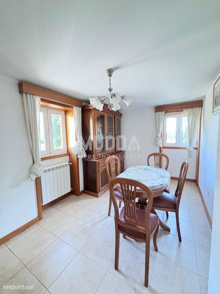 Moradia de 2 Pisos – Excelente Oportunidade em Romariz, Santa Maria da-14