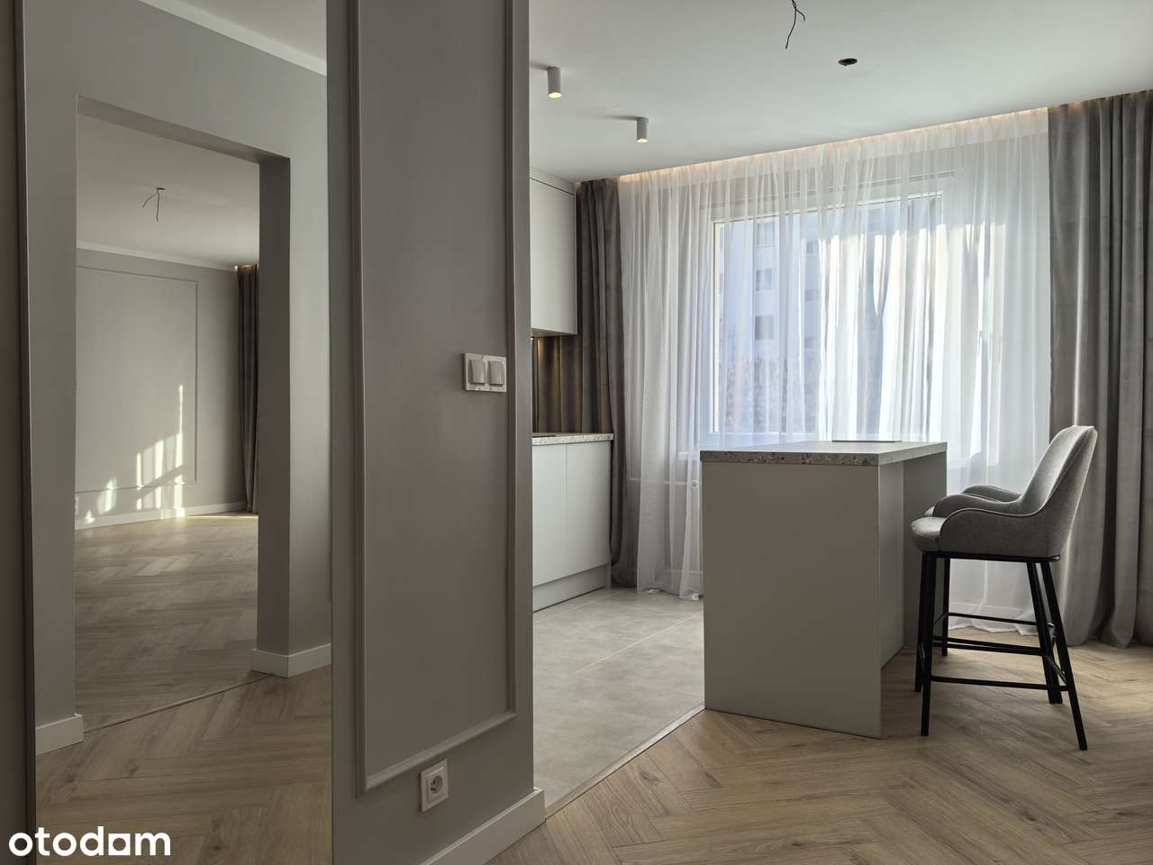 NOWA OFERTA! Nowoczesne mieszkanie na Parkitce po remoncie! I piętro-8