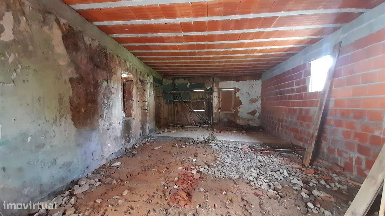 Moradia Térrea, em S. Paio de Oleiros, concelho de Santa Maria da Feir - Grande imagem: 5/21