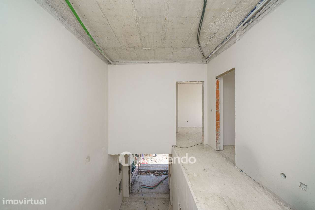 Moradia geminada T3+1 em fase de construção, em Pinhal de Frades-15