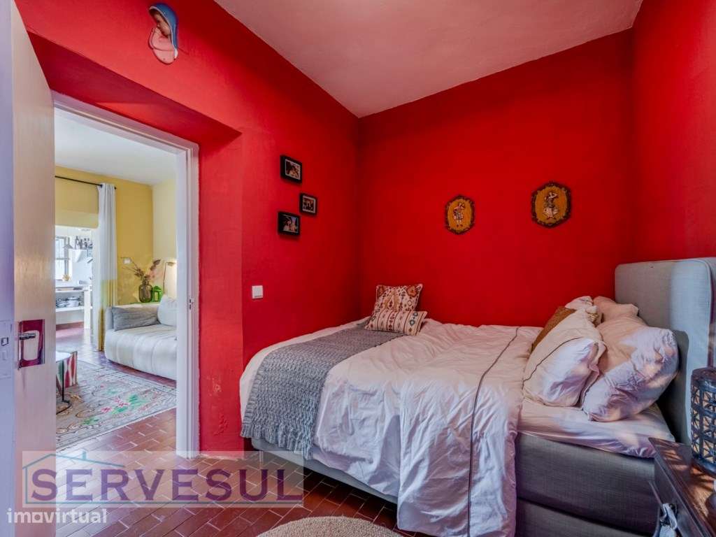 Charmosa moradia de 2 quartos de 121 m², inserida num terreno com 2...-15