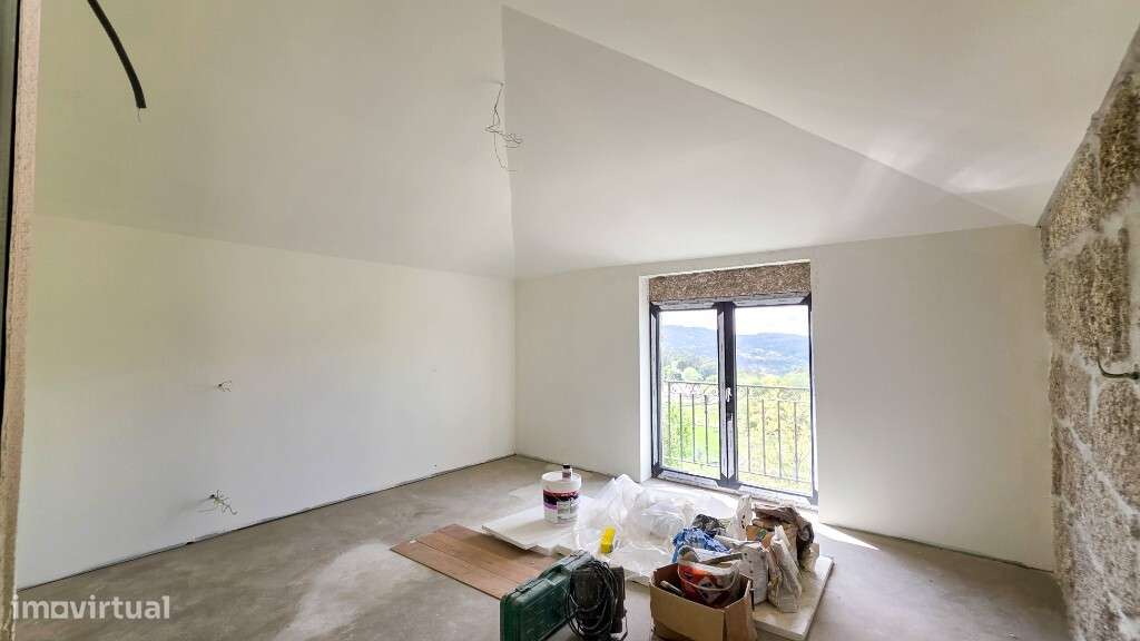 Moradia Ind. V4 p/ concluir c/ piscina - Pinheiro-6