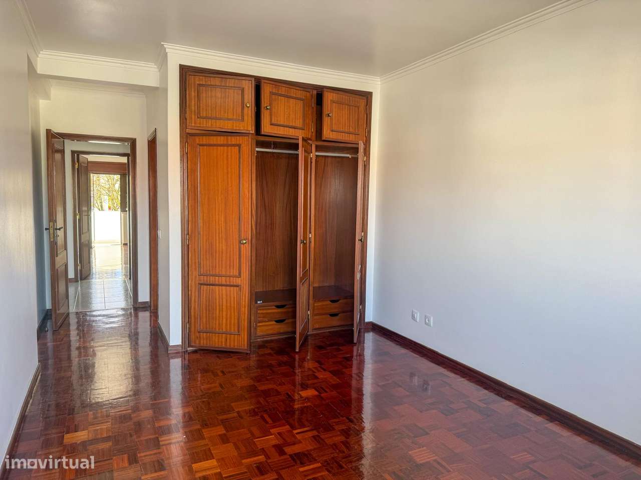 T3 Centro de Queijas, Oeiras. Parqueamento, Arrecadação, Varandas.-16