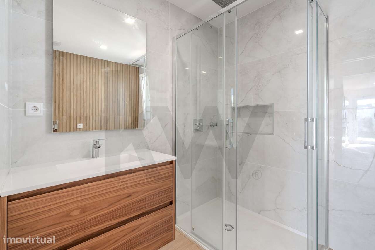 Moradia T4 (+1) em Condomínio Fechado em Cascais com jardim e piscina-15