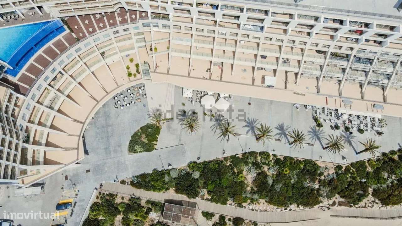 Espaço Comercial na conhecida Praça da Califórnia, em Sesimbra-18