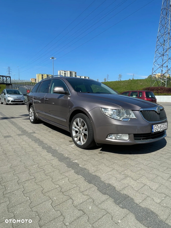 Skoda Superb 2.0 TDI Platinum DSG - 2