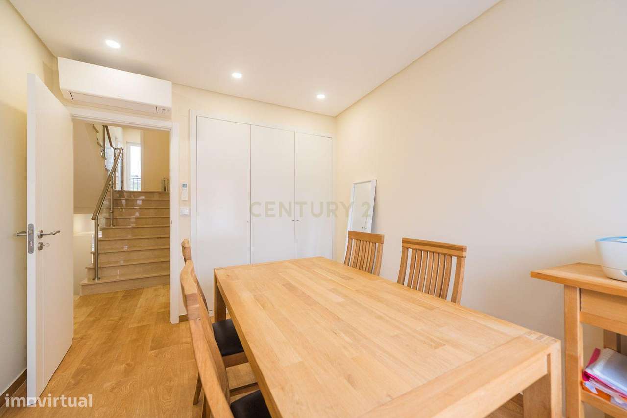 Moradia T3 localizada na aldeia de Cheleiros - Mafra-17