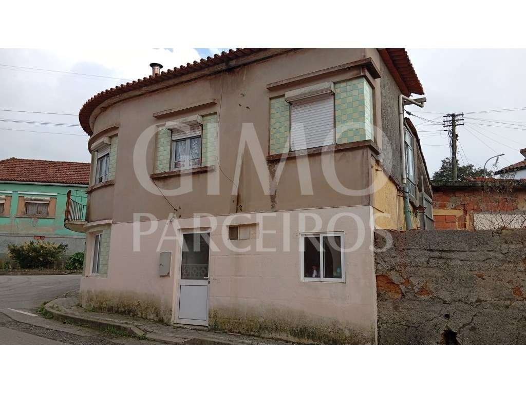 MORADIA T3+2 NO TROVISCAL - ESPAÇO, LOCALIZAÇÃO E UM PREÇO IMPERDÍVEL! - Grande imagem: 2/14