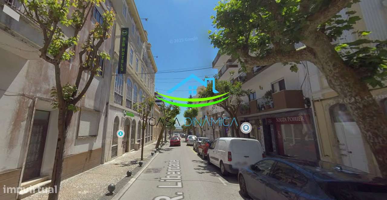 Loja na rua da Liberdade com 2 montras - Grande imagem: 5/13