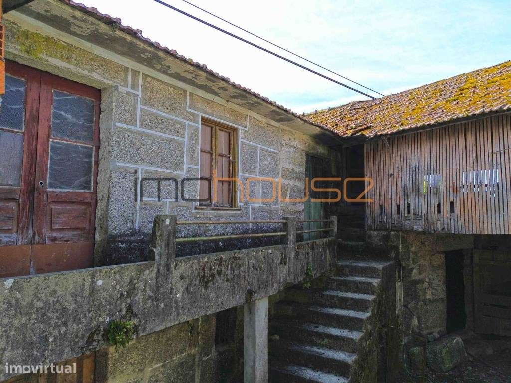 Quinta Tradicional com Terreno Plano e Ribeiro - A 22 min. do Porto-9
