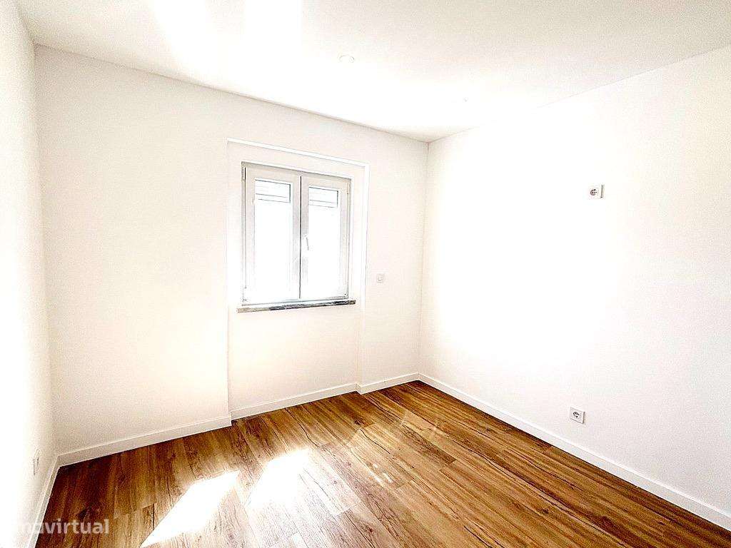 T2 Remodelado com Excelente Luz Natural no Forte da Casa!-6