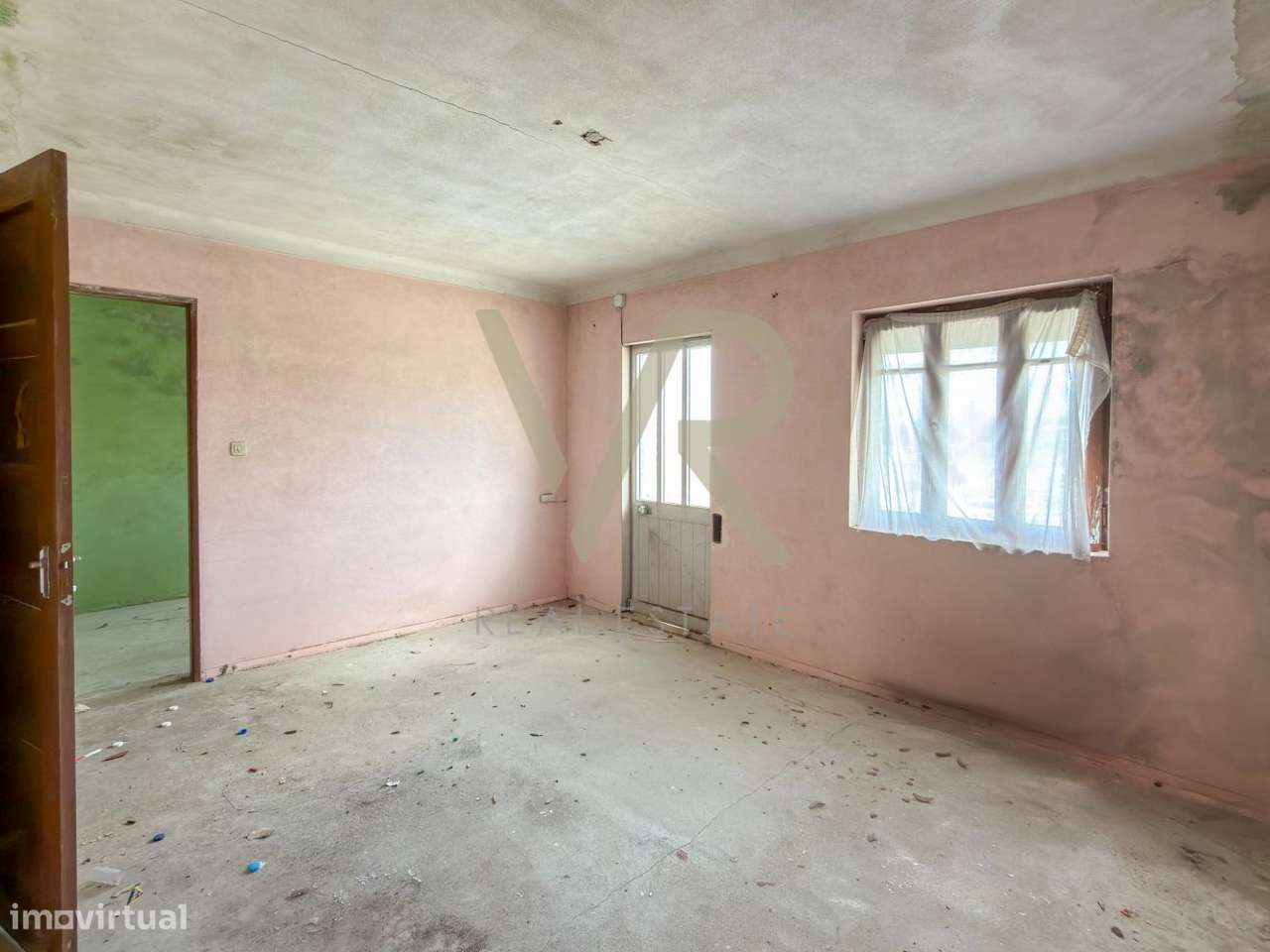 Moradia com Grande Potencial de Remodelação | Possibilidade de T5 |-30