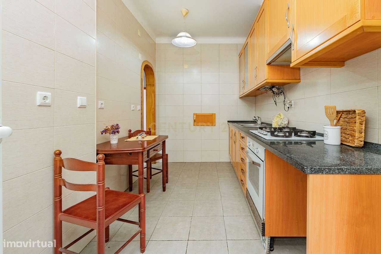 T2 central e com terraço,  possibilidade de ficar mobilado - Grande imagem: 4/34