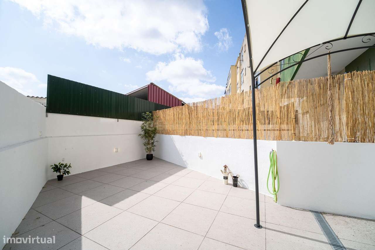 Apartamento T2 Fogueteiro com Logradouro-35