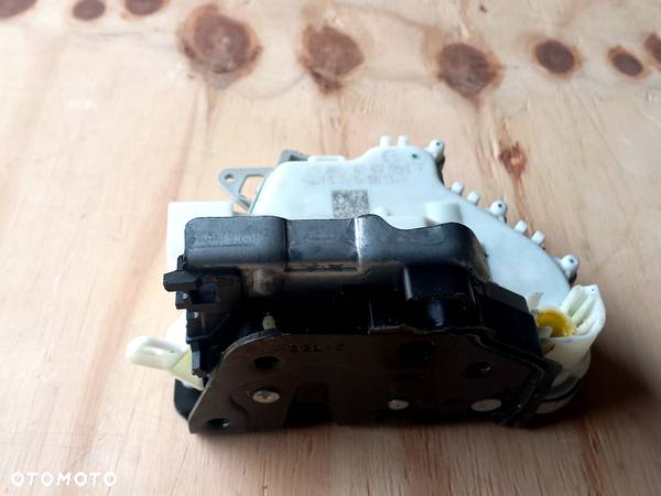 ZAMEK DRZWI LEWY PRZEDNI AUDI A4 A5 Q5 6 PIN 2015 - 2