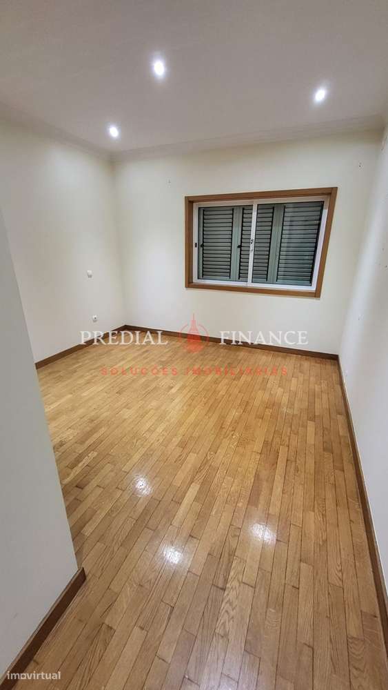 Moradia T4 com Jardim, Terraço, Garagem Dupla e Área de Barbecue — Exc-21