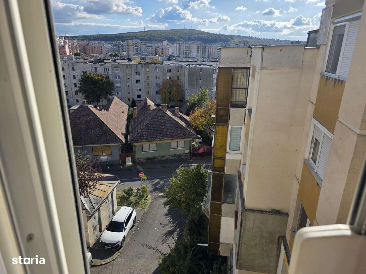 Apartament cu 2 camere cu balcon situat pe str Cutezantei.-11