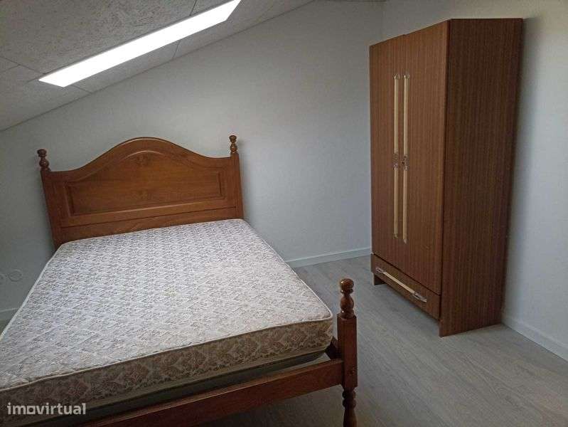 Arrenda-se T1 + 1 no cento de Arganil - Grande imagem: 5/8