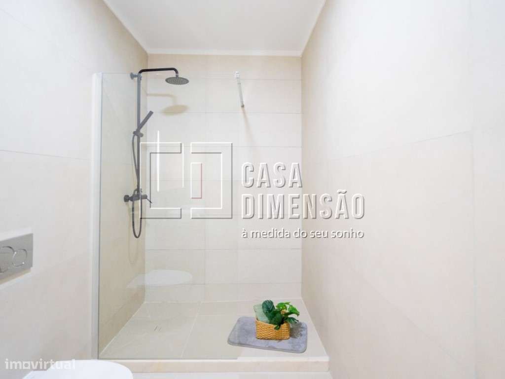 Apartamento de tipologia T3 com varanda, mobilado e equipado em Ben...-41