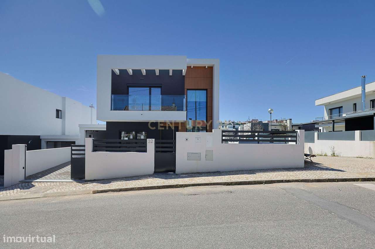 Moradia T4 em Charneca de Caparica, Almada-51