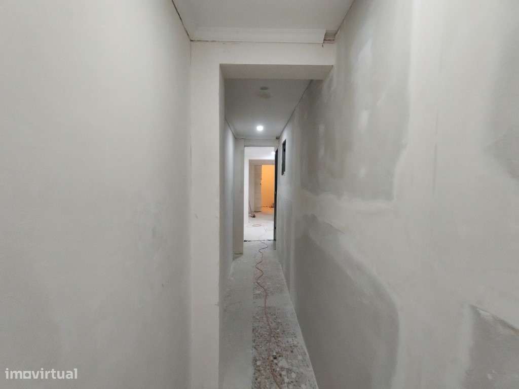 Espaço com afectação de serviços em Vale Milhaços transformado em T... - Grande imagem: 5/19