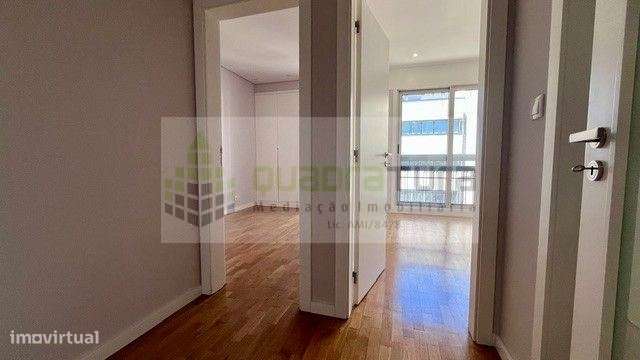 Apartamento T2 | Boavista | junto à Rotunda | Totalmente restaurado-8
