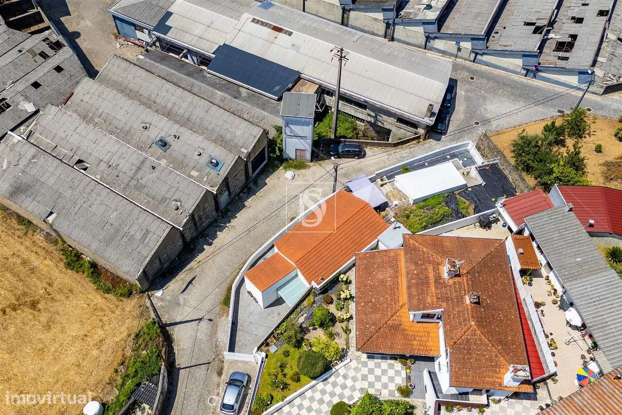 Moradia Térrea T2+1 Renovada | São Martinho do Campo-38