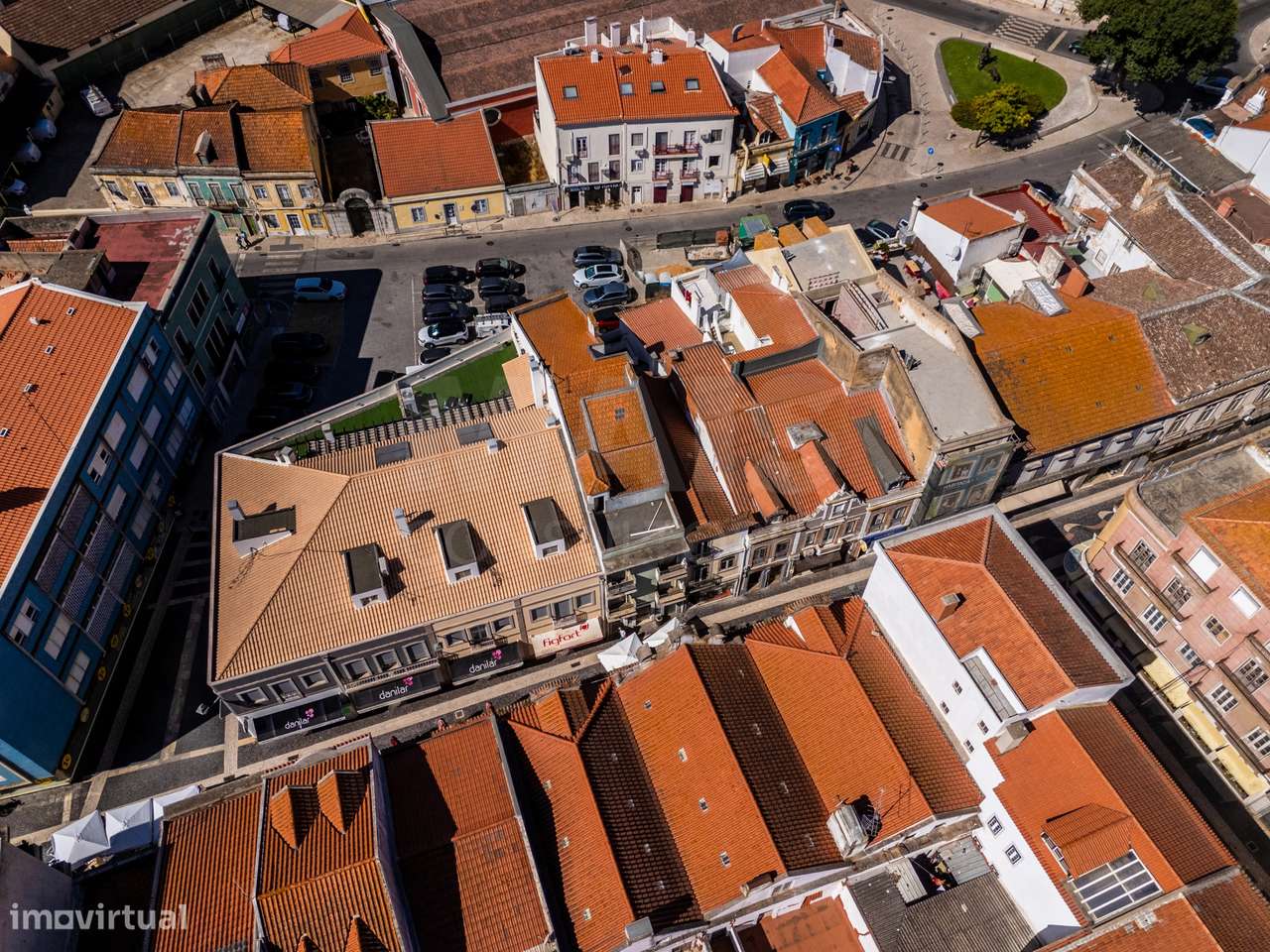 Prédio com Projeto para 7 fraçcões - Grande imagem: 3/9