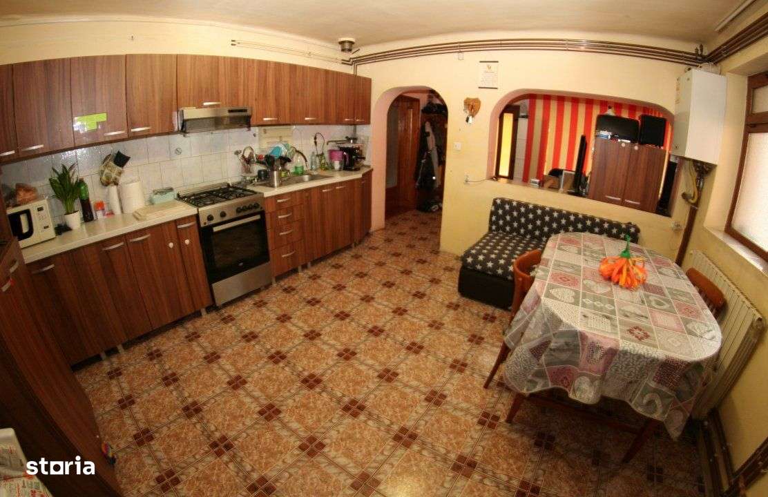 Casa cu gradina in zona foarte linistita si usor accesibila-4