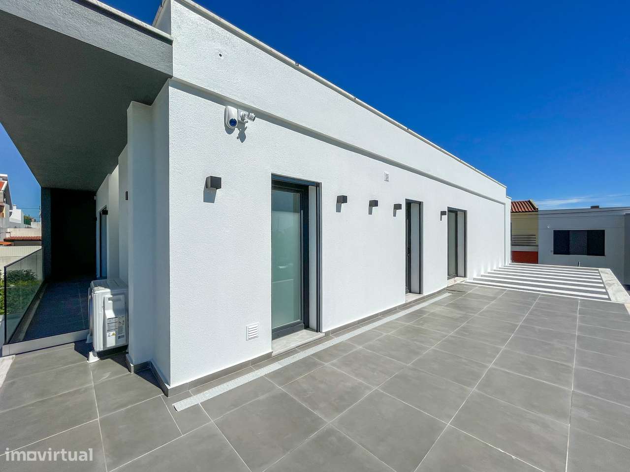 Moradia T4 com Piscina - Santa Iria de Azoia (Bairro da Salvação)-11