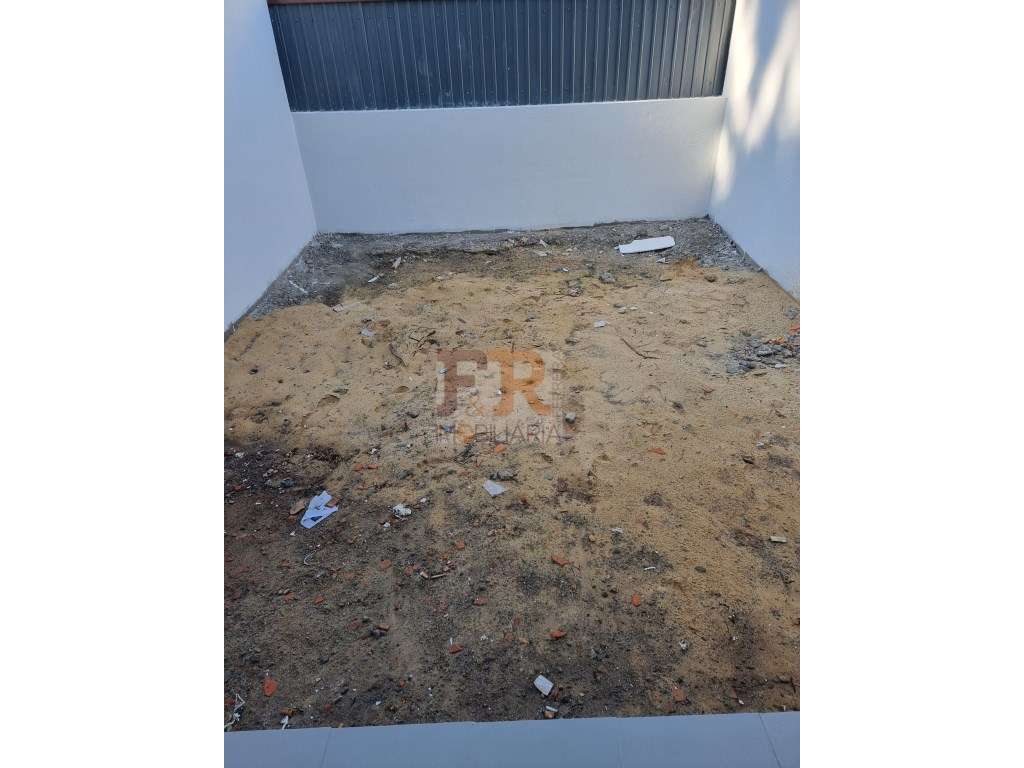 Moradia Geminada T3 com garagem e Terraço Quinta do Conde Sesimbra-14