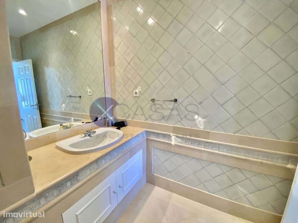 Luxuoso apartamento T4 para arrendamento na Guia com vista única de...-23