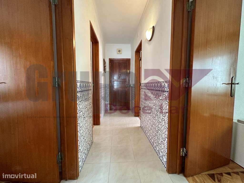 Apartamento T2+1 com Sótão a 350metros da praia de Sesimbra-21