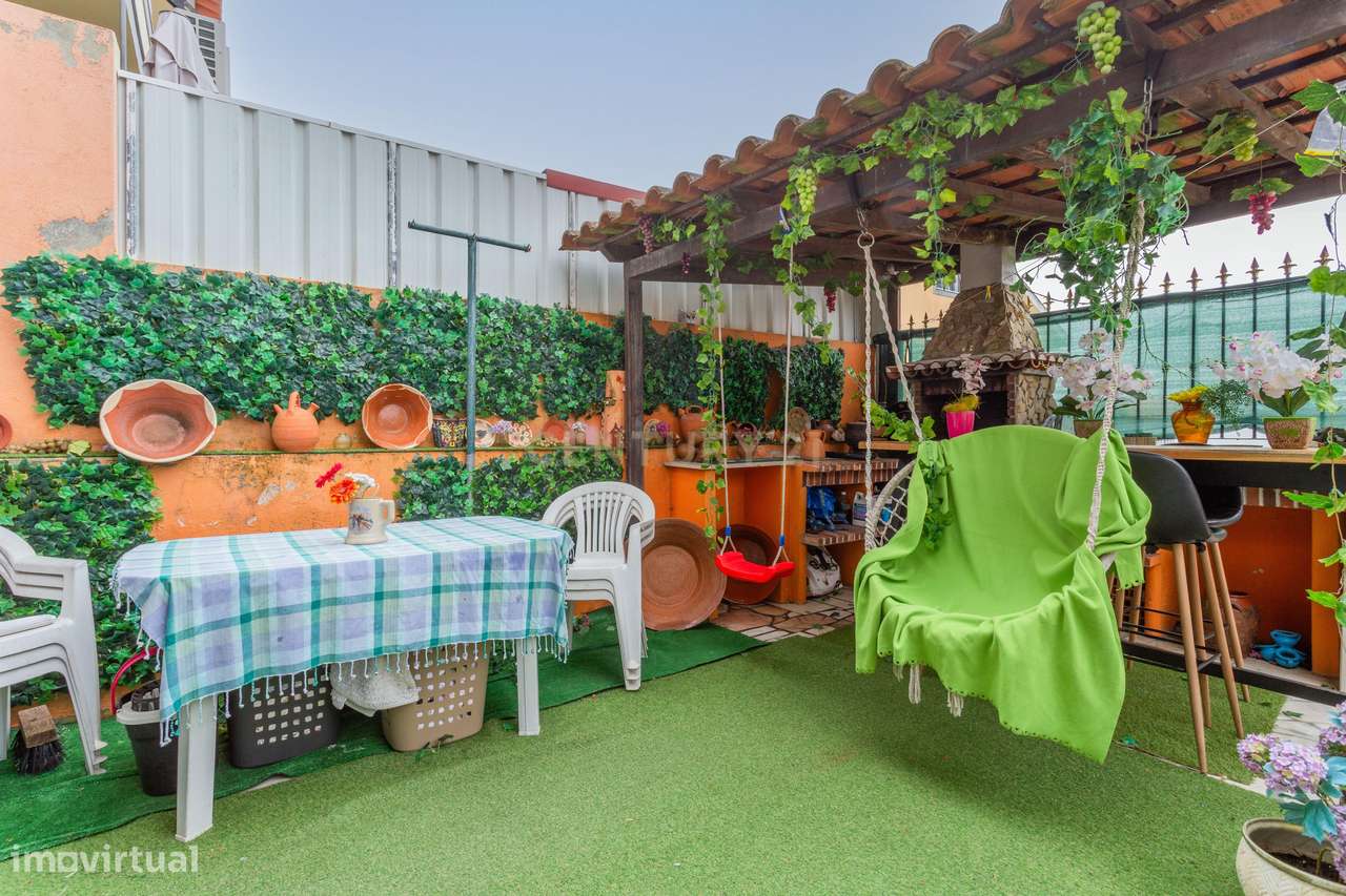 Andar de Moradia com Excelente Espaço Exterior / Terraço com 50 m² e S-17