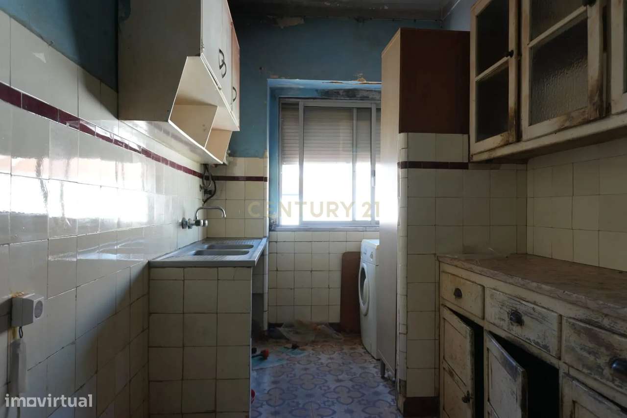 Apartamento T2 para Recuperação em Almada, Cova da Piedade-10