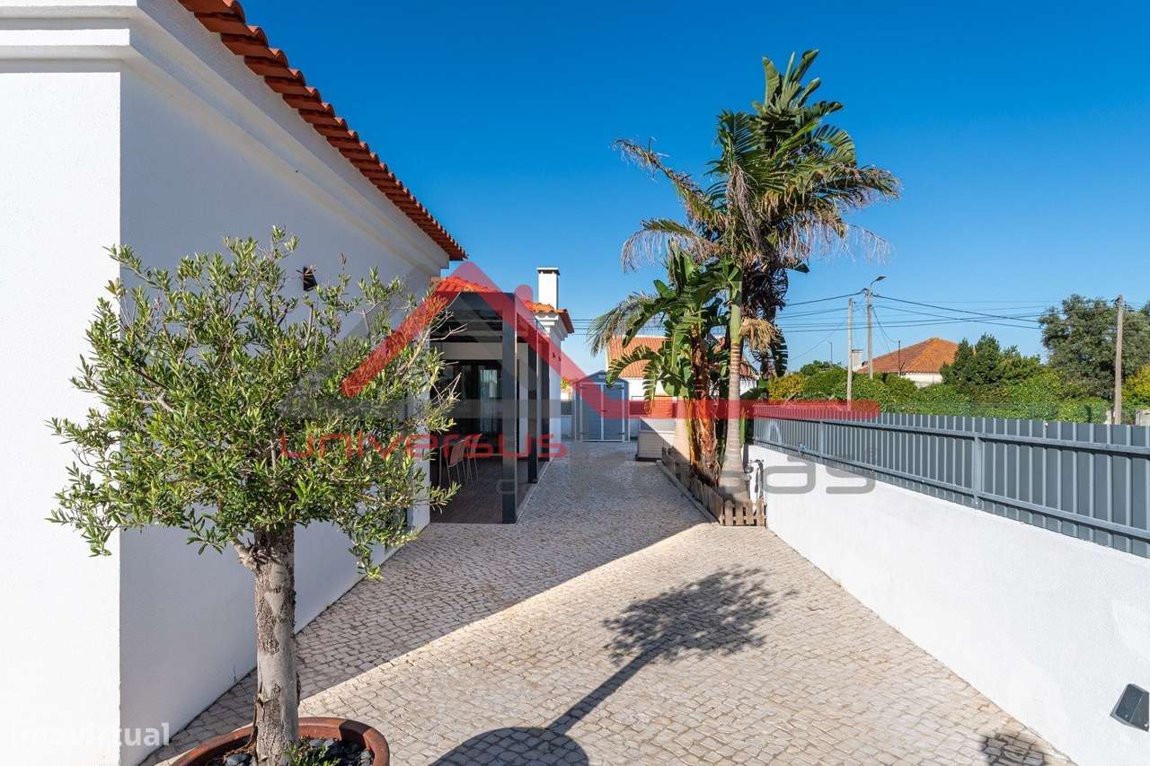 Moradia Térrea Isolada V4 com Piscina Moita-7