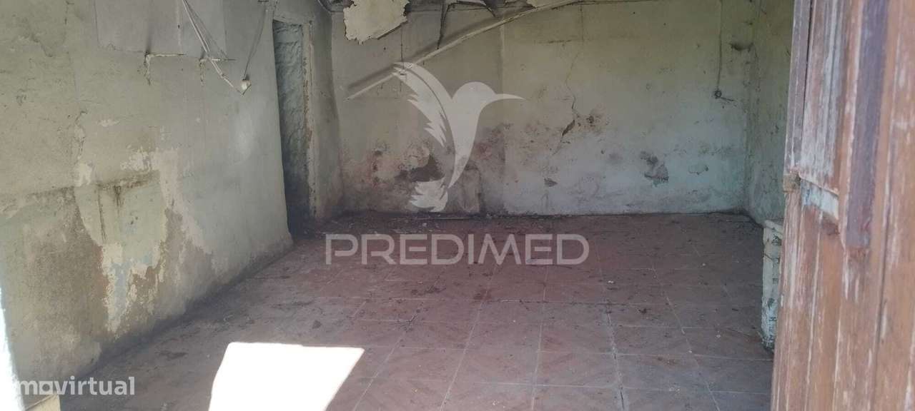 Moradia T3 para recuperar em Matacães (Torres Vedras) - Grande imagem: 3/8