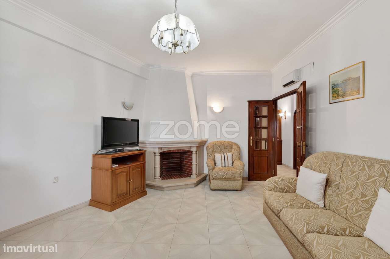 Apartamento T3 com Estacionamento e Arrecadação – Odivelas-3