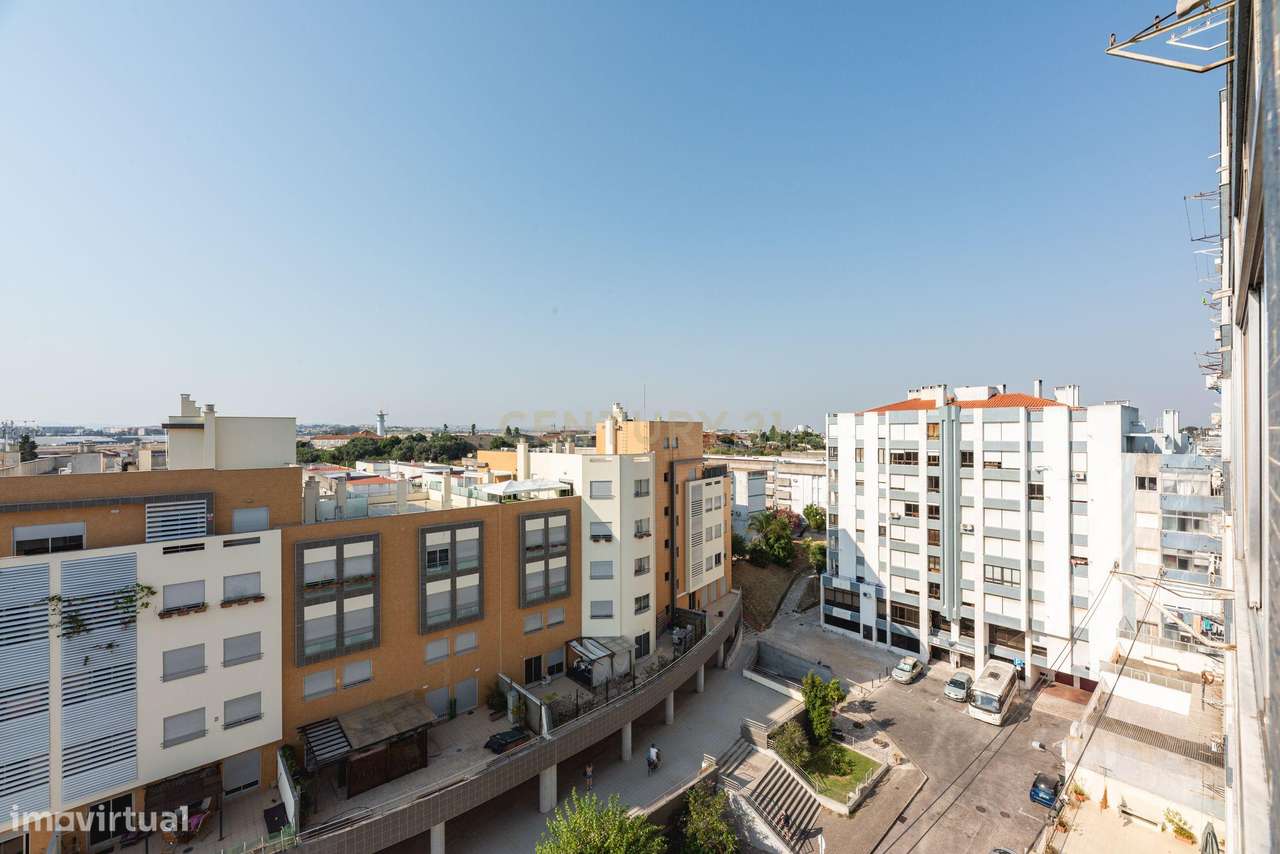 Fantástico T4 Alvalade com varandas, estacionamento e arrecadação-41