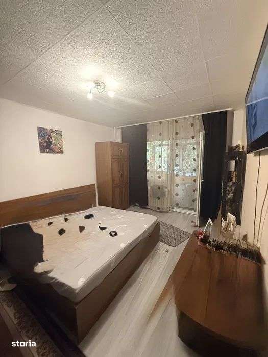 Apartament 3 camere de vanzare, centrala proprie,  parcare, Crangasi-0