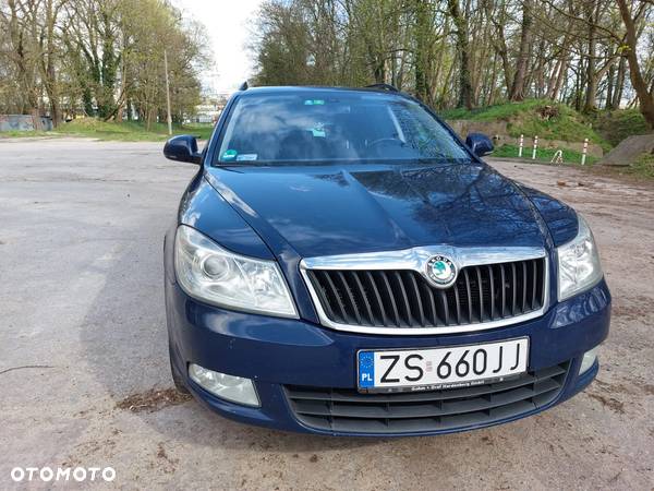 Skoda Octavia Combi 2.0 TDI DPF Ambiente - 2