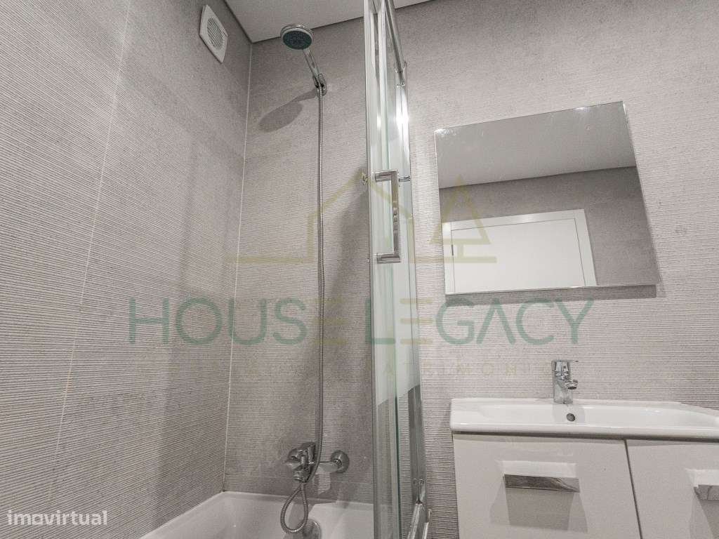 Apartamento T2 em frente ao Hospital São João-12