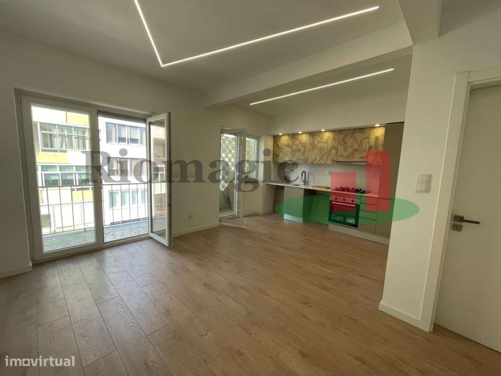 Apartamento T2 Totalmente Remodelado - Almada - Grande imagem: 2/25
